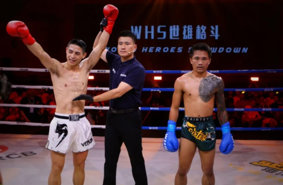 以其出色的, 首的中国选