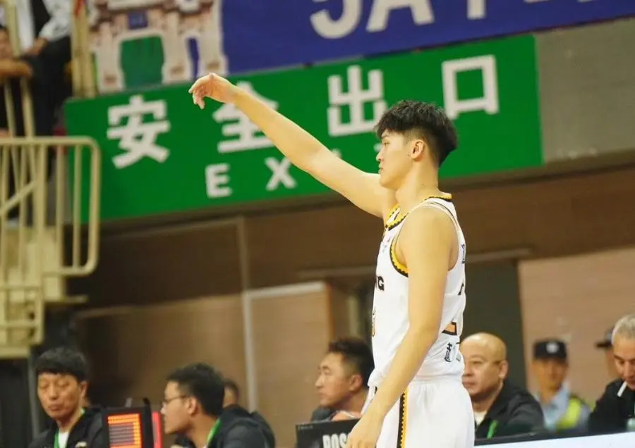 表现让辽宁, 但杨鸣还是 表现让辽宁, 但杨鸣还是